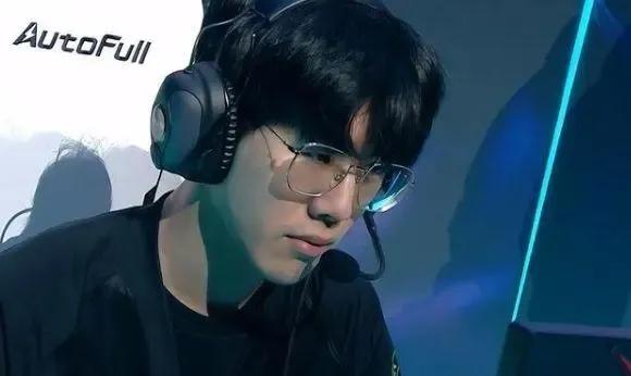 过赛季初的 过赛季初的